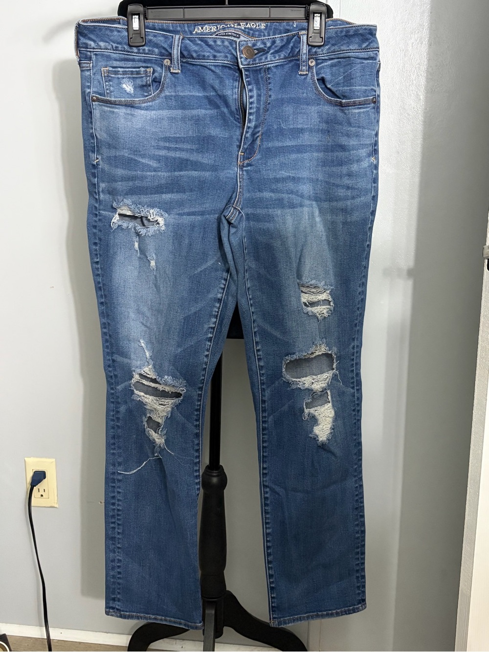 American Eagle Outfitters Women's Distressed Blue Jeans Super Stretch X size 18R